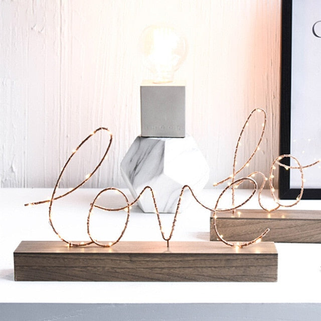 Estatuillas decorativas para el hogar Adornos Lámpara LED Luz Letras de AMOR Sala de estar Diseño de dormitorio Decoración Regalo de cumpleaños de San Valentín